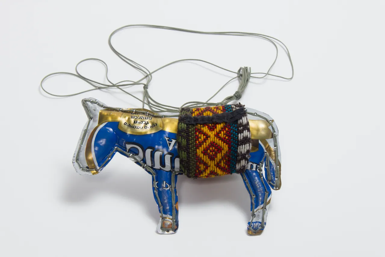 Donkey III, Pendant, Readymade, Textile, Textile strings