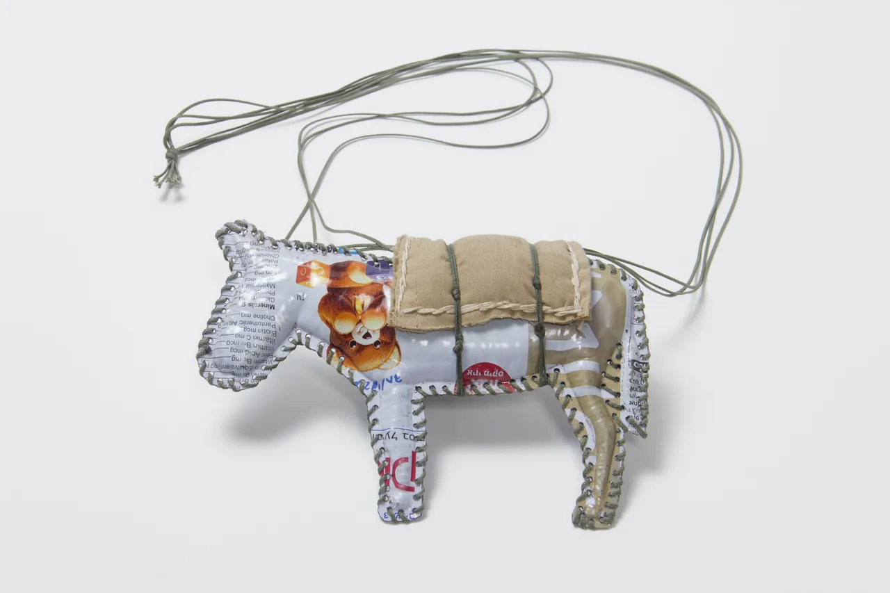 Donkey IV, Pendant, Readymade, Textile, Textile strings