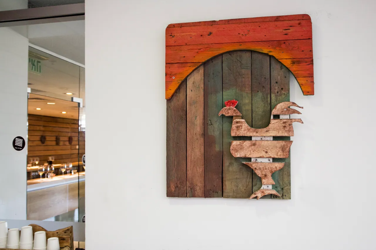 Rooster, wooden pallets